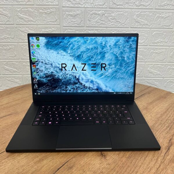 Ігровий ноутбук Б-клас Razer Blade 15 RZ09-02385 / 15.6" (1920x1080) IPS / Intel Core i7-8750H (6 (12) ядер по 2.2 - 4.1 GHz) / 16 GB DDR4 / 256 GB SSD NVMe / nVidia GeForce GTX 1060 Max-Q, 6 GB GDDR5, 192-bit - Зображення 2