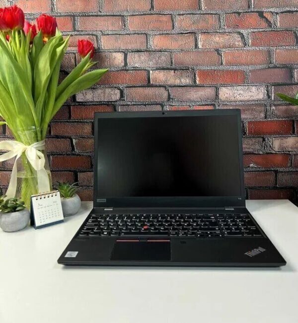 Ультрабук Lenovo ThinkPad T15 Gen 2 / 15.6" (1920x1080) IPS / Intel Core i7-10610U (4 (8) ядра по 1.8 - 4.9 GHz) / 32 GB DDR4 / 512 GB SSD M.2 / nVidia GeForce MX330, 2 GB GDDR5, 64-bit / WebCam / Win 10 Pro - Зображення 2
