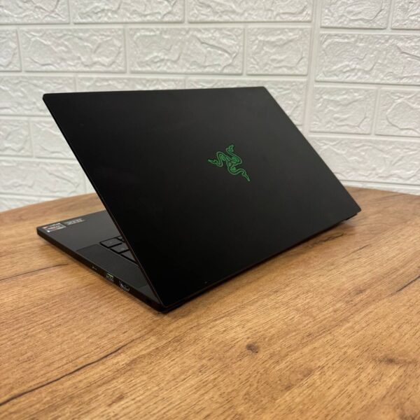 Ігровий ноутбук Razer Blade 14 RZ09-0370 / 14" (2560x1440) IPS / AMD Ryzen 9 5900HX (8 (16) ядер по 3.3 - 4.6 GHz) / 16 GB DDR4 / 1000 GB SSD NVMe / nVidia GeForce RTX 3070, 8 GB GDDR6, 256-bit / WebCam - Зображення 6