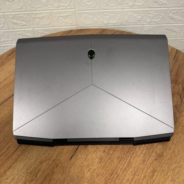Ігровий ноутбук Б-клас Dell Alienware m17 / 17.3" (1920x1080) IPS / Intel Core i7-8750H (6 (12) ядер по 2.2 - 4.1 GHz) / 16 GB DDR4 / 128 GB SSD M.2 + 1000 GB HDD / nVidia GeForce RTX 2070 Max-Q, 8 GB GDDR6, 256-bit / WebCam - Зображення 3