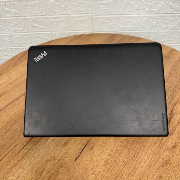 Ноутбук Б-клас Lenovo ThinkPad E560 / 15.6" (1366x768) TN / Intel Core i5-6200U (2 (4) ядра по 2.3 - 2.8 GHz) / 4 GB DDR3 / 128 GB SSD / Intel HD Graphics 520 / WebCam - Зображення 3