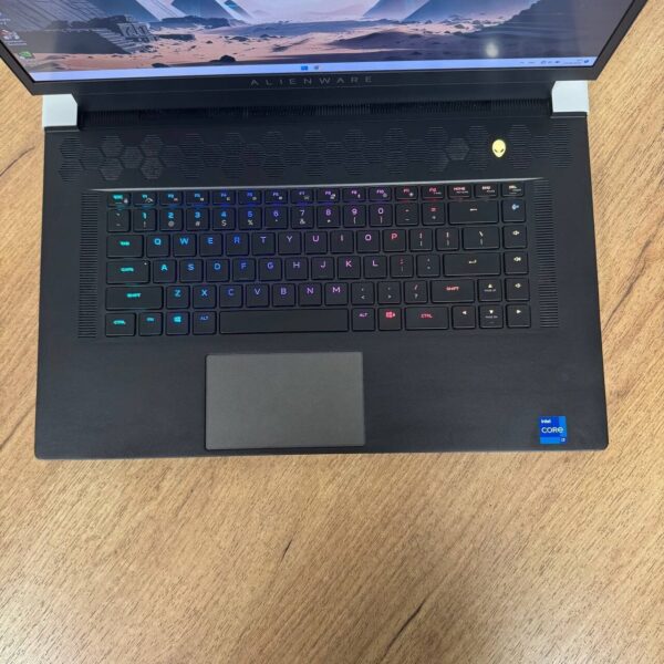 Ігровий ноутбук Dell Alienware x17 R1 White / 17.3" (1920x1080) IPS / Intel Core i7-11800H (8 (16) ядер по 2.3 - 4.6 GHz) / 16 GB DDR4 / 1000 GB SSD NVMe / nVidia GeForce RTX 3070, 8 GB GDDR6, 256-bit / WebCam - Зображення 7