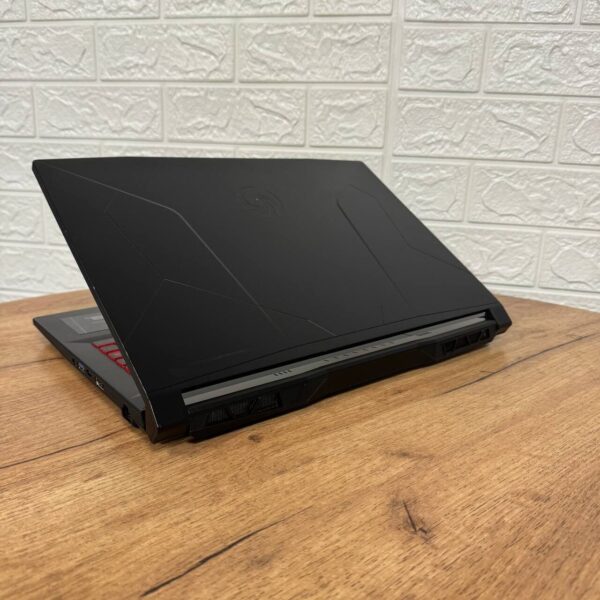 Ігровий ноутбук Б-клас MSI Bravo 15 B5ED / 15.6" (1920x1080) IPS / AMD Ryzen 7 5800H (8 (16) ядер по 3.2 - 4.4 GHz) / 16 GB DDR4 / 512 GB SSD NVMe / AMD Radeon RX 6550M, 4 GB GDDR6, 64-bit / WebCam - Зображення 6