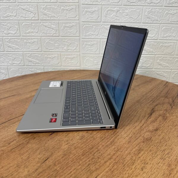 Ультрабук Б-клас HP 15-fc0093dx / 15.6" (1920x1080) TN / AMD Ryzen 5 7520U (4 (8) ядра по 2.8 - 4.3 GHz) / 16 GB DDR4 / 256 GB SSD NVMe / AMD Radeon 610M Graphics / WebCam - Зображення 5