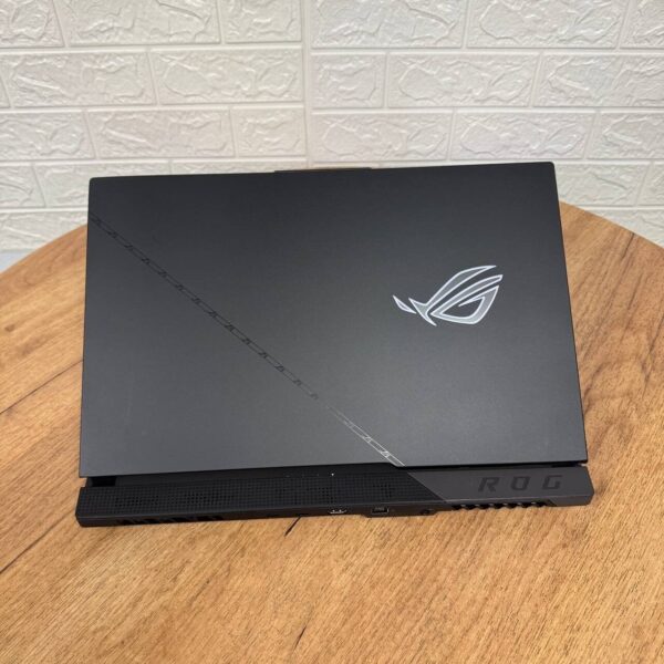 Ігровий ноутбук Asus ROG Strix SCAR G733PY / 17.3" (2560x1440) IPS / AMD Ryzen 9 7945HX (16 (32) ядер по 2.5 - 5.4 GHz) / 32 GB DDR5 / 1000 GB SSD NVMe / nVidia GeForce RTX 4090, 16 GB GDDR6, 256-bit / WebCam - Зображення 3