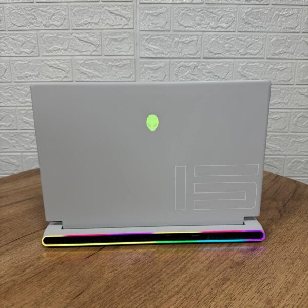 Ігровий ноутбук Dell Alienware X15 R2 White / 15.6" (1920x1080) IPS / Intel Core i7-12700H (14 (20) ядер по 2.3 - 4.7 GHz) / 32 GB DDR5 / 512 GB SSD NVMe / nVidia GeForce RTX 3060, 6 GB GDDR6, 192-bit / WebCam - Зображення 3