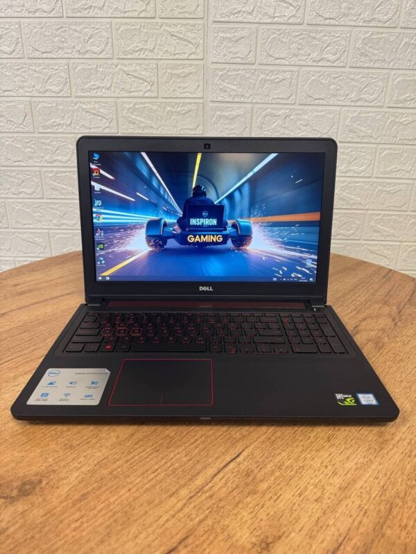 Ігровий ноутбук Б-клас Dell Inspiron 15 5577 / 15.6" (1920x1080) TN / Intel Core i5-7300HQ (4 ядра по 2.5 - 3.5 GHz) / 16 GB DDR4 / 128 GB SSD NVMe + 1000 GB HDD / nVidia GeForce GTX 1050, 4 GB GDDR5, 128-bit / WebCam - Зображення 2