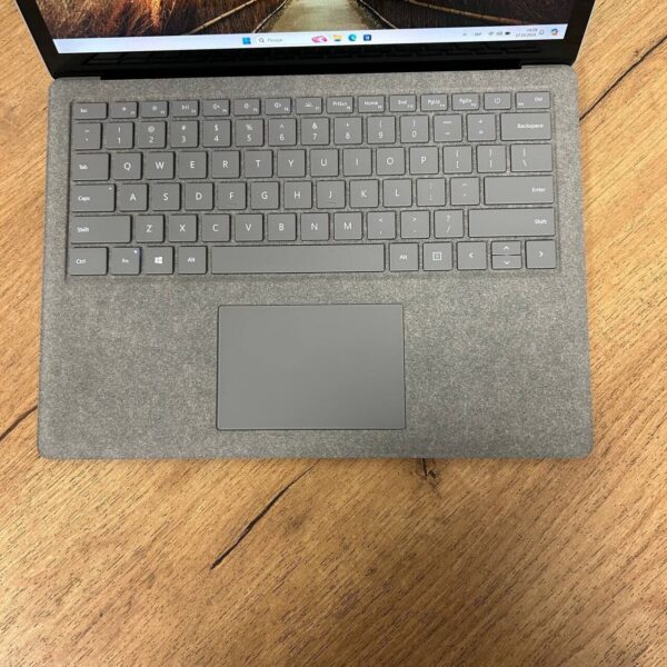 Ультрабук Б-клас Microsoft Surface Laptop 1 / 13.5" (2256x1504) IPS Touch / Intel Core i5-7200U (2 (4) ядра по 2.5 - 3.1 GHz) / 8 GB DDR4 / 256 GB SSD / Intel HD Graphics 620 / WebCam - Зображення 7
