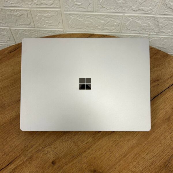 Ультрабук Б-клас Microsoft Surface Laptop 1 / 13.5" (2256x1504) IPS Touch / Intel Core i5-7200U (2 (4) ядра по 2.5 - 3.1 GHz) / 8 GB DDR4 / 256 GB SSD / Intel HD Graphics 620 / WebCam - Зображення 3
