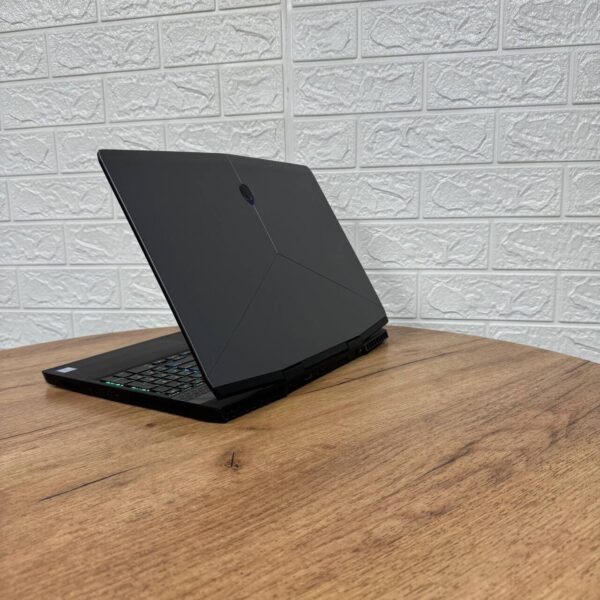 Ігровий ноутбук Dell Alienware m15 / 15.6" (1920x1080) IPS / Intel Core i7-8750H (6 (12) ядер по 2.2 - 4.1 GHz) / 16 GB DDR4 / 256 GB SSD M.2 + 1000 GB HDD / nVidia GeForce GTX 1660 Ti, 6 GB GDDR6, 192-bit / WebCam - Зображення 6