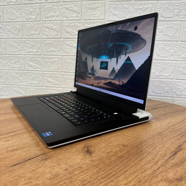 Ігровий ноутбук Dell Alienware x17 R1 White / 17.3" (1920x1080) IPS / Intel Core i7-11800H (8 (16) ядер по 2.3 - 4.6 GHz) / 16 GB DDR4 / 1000 GB SSD NVMe / nVidia GeForce RTX 3070, 8 GB GDDR6, 256-bit / WebCam - Зображення 5