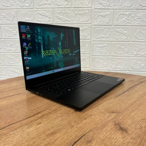 Ігровий ноутбук Razer Blade 14 RZ09-0370 / 14" (2560x1440) IPS / AMD Ryzen 9 5900HX (8 (16) ядер по 3.3 - 4.6 GHz) / 16 GB DDR4 / 1000 GB SSD NVMe / nVidia GeForce RTX 3070, 8 GB GDDR6, 256-bit / WebCam - Зображення 4