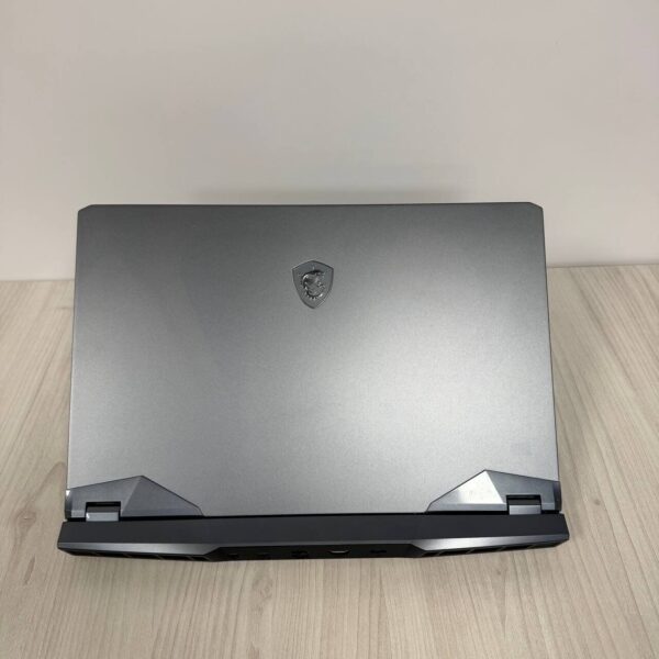 Ігровий ноутбук MSI GE76 Raider 10UG / 17.3" (1920x1080) IPS / Intel Core i7-10870H (8 (16) ядер по 2.2 - 5.0 GHz) / 32 GB DDR4 / 1000 GB SSD NVMe / nVidia GeForce RTX 3070, 8 GB GDDR6, 256-bit / WebCam - Зображення 3