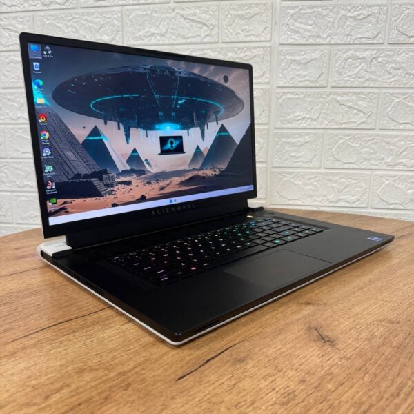 Ігровий ноутбук Dell Alienware x17 R1 White / 17.3" (1920x1080) IPS / Intel Core i7-11800H (8 (16) ядер по 2.3 - 4.6 GHz) / 16 GB DDR4 / 1000 GB SSD NVMe / nVidia GeForce RTX 3070, 8 GB GDDR6, 256-bit / WebCam - Зображення 4