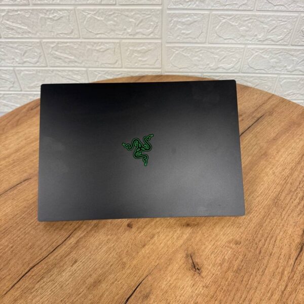 Ігровий ноутбук Razer Blade 14 RZ09-0370 / 14" (2560x1440) IPS / AMD Ryzen 9 5900HX (8 (16) ядер по 3.3 - 4.6 GHz) / 16 GB DDR4 / 1000 GB SSD NVMe / nVidia GeForce RTX 3070, 8 GB GDDR6, 256-bit / WebCam - Зображення 3
