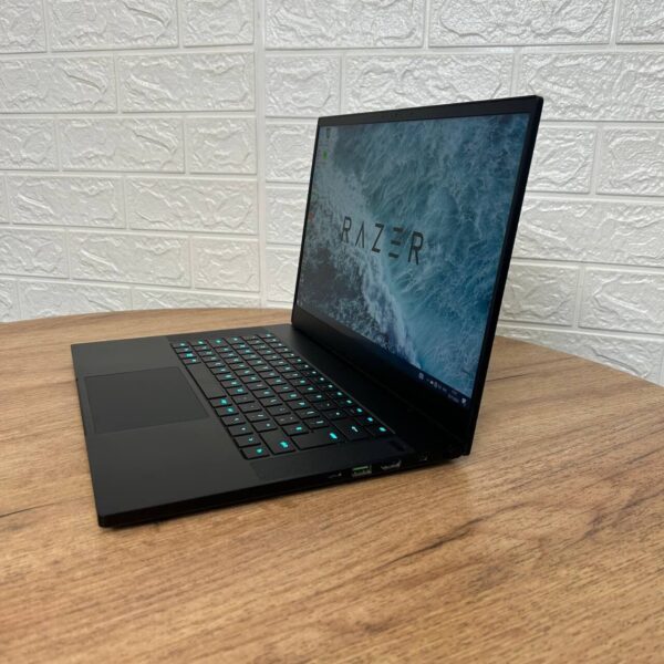 Ігровий ноутбук Б-клас Razer Blade 15 RZ09-02385 / 15.6" (1920x1080) IPS / Intel Core i7-8750H (6 (12) ядер по 2.2 - 4.1 GHz) / 16 GB DDR4 / 256 GB SSD NVMe / nVidia GeForce GTX 1060 Max-Q, 6 GB GDDR5, 192-bit - Зображення 5