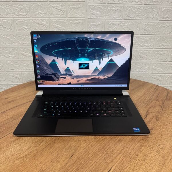 Ігровий ноутбук Dell Alienware x17 R1 White / 17.3" (1920x1080) IPS / Intel Core i7-11800H (8 (16) ядер по 2.3 - 4.6 GHz) / 16 GB DDR4 / 1000 GB SSD NVMe / nVidia GeForce RTX 3070, 8 GB GDDR6, 256-bit / WebCam - Зображення 2