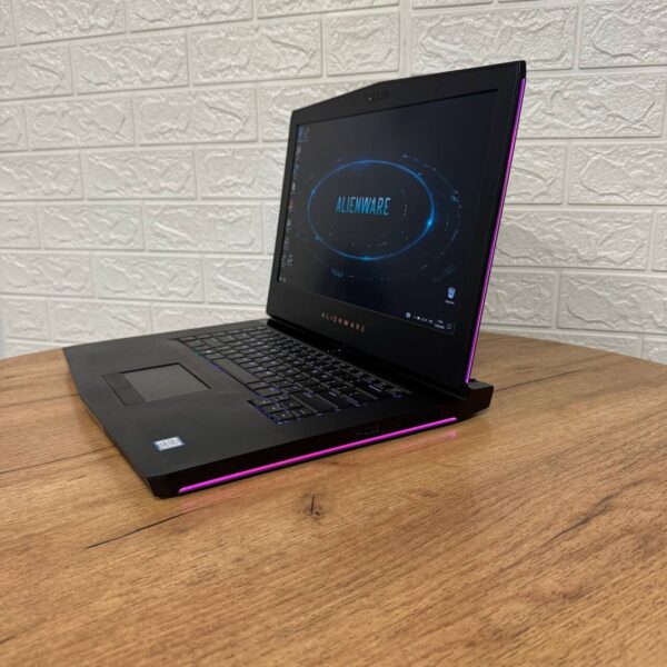 Ігровий ноутбук Б-клас Dell Alienware 15 R3 / 15.6" (1920x1080) IPS / Intel Core i7-7700HQ (4 (8) ядра по 2.8 - 3.8 GHz) / 16 GB DDR4 / 128 GB SSD NVMe + 1000 GB HDD / nVidia GeForce GTX 1070, 8 GB GDDR5, 256-bit / WebCam - Зображення 5