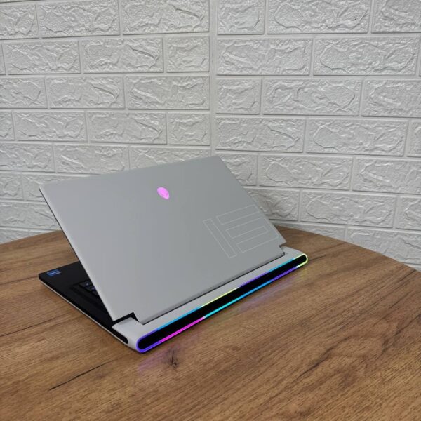 Ігровий ноутбук Dell Alienware X15 R2 White / 15.6" (1920x1080) IPS / Intel Core i7-12700H (14 (20) ядер по 2.3 - 4.7 GHz) / 32 GB DDR5 / 512 GB SSD NVMe / nVidia GeForce RTX 3060, 6 GB GDDR6, 192-bit / WebCam - Зображення 6