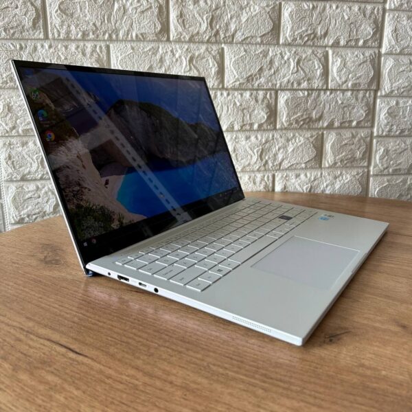 Ультрабук Б-клас Samsung Galaxy Book Ion White NP950XCJ-K02US / 15.6" (1920x1080) OLED / Intel Core i7-10510U (4 (8) ядра по 1.8 - 4.9 GHz) / 16 GB DDR4 / 256 GB SSD M.2 / Intel UHD Graphics / WebCam - Зображення 4