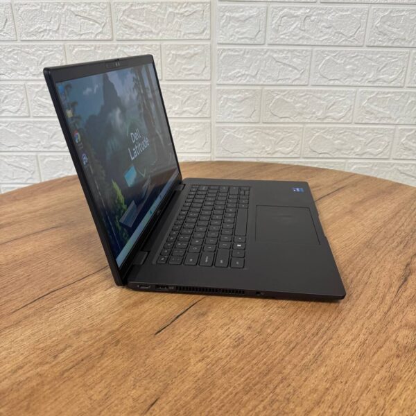 Ультрабук Б-клас Dell Latitude 7530 / 15.6" (1920x1080) IPS / Intel Core i7-1255U (10 (12) ядер по 1.7 - 4.7 GHz) / 16 GB DDR4 / 256 GB SSD NVMe / Intel Iris Xe Graphics / WebCam - Зображення 4