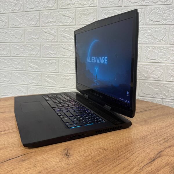 Ігровий ноутбук Б-клас Dell Alienware m17 / 17.3" (1920x1080) IPS / Intel Core i7-8750H (6 (12) ядер по 2.2 - 4.1 GHz) / 16 GB DDR4 / 128 GB SSD M.2 + 1000 GB HDD / nVidia GeForce RTX 2070 Max-Q, 8 GB GDDR6, 256-bit / WebCam - Зображення 5
