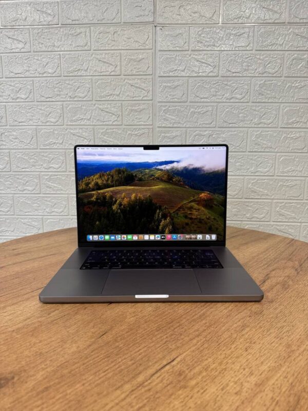 Ультрабук Apple MacBook Pro 16 2021 A2485 / 16.2" (3456x2234) IPS / Apple M1 Pro (10 ядер по 3.2 GHz) / 32 GB DDR5 / 512 GB SSD / Apple M1 Pro Graphics / WebCam / MacOS - Зображення 2