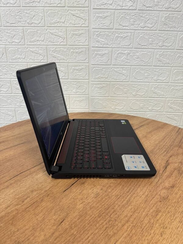 Ігровий ноутбук Б-клас Dell Inspiron 15 5577 / 15.6" (1920x1080) TN / Intel Core i5-7300HQ (4 ядра по 2.5 - 3.5 GHz) / 16 GB DDR4 / 128 GB SSD NVMe + 1000 GB HDD / nVidia GeForce GTX 1050, 4 GB GDDR5, 128-bit / WebCam - Зображення 4