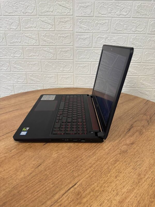Ігровий ноутбук Б-клас Dell Inspiron 15 5577 / 15.6" (1920x1080) TN / Intel Core i5-7300HQ (4 ядра по 2.5 - 3.5 GHz) / 16 GB DDR4 / 128 GB SSD NVMe + 1000 GB HDD / nVidia GeForce GTX 1050, 4 GB GDDR5, 128-bit / WebCam - Зображення 5