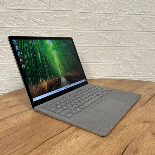 Ультрабук Б-клас Microsoft Surface Laptop 1 / 13.5" (2256x1504) IPS Touch / Intel Core i5-7200U (2 (4) ядра по 2.5 - 3.1 GHz) / 8 GB DDR4 / 256 GB SSD / Intel HD Graphics 620 / WebCam - Зображення 5