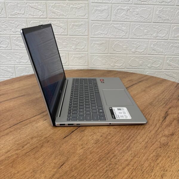 Ультрабук Б-клас HP 15-fc0093dx / 15.6" (1920x1080) TN / AMD Ryzen 5 7520U (4 (8) ядра по 2.8 - 4.3 GHz) / 16 GB DDR4 / 256 GB SSD NVMe / AMD Radeon 610M Graphics / WebCam - Зображення 4