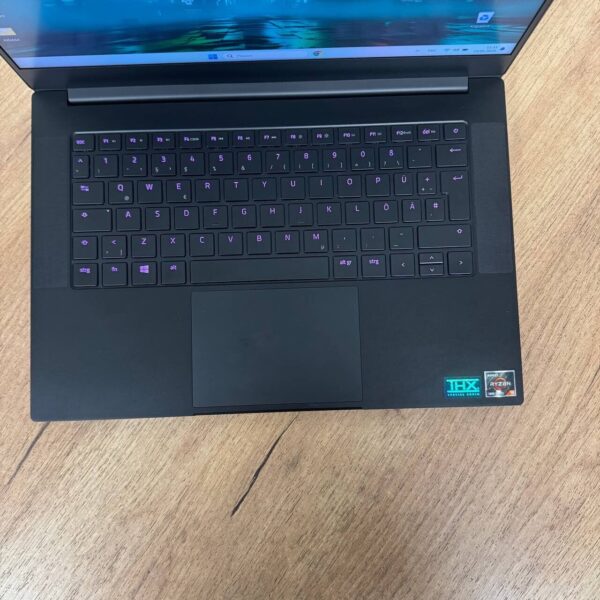 Ігровий ноутбук Razer Blade 14 RZ09-0370 / 14" (2560x1440) IPS / AMD Ryzen 9 5900HX (8 (16) ядер по 3.3 - 4.6 GHz) / 16 GB DDR4 / 1000 GB SSD NVMe / nVidia GeForce RTX 3070, 8 GB GDDR6, 256-bit / WebCam - Зображення 7