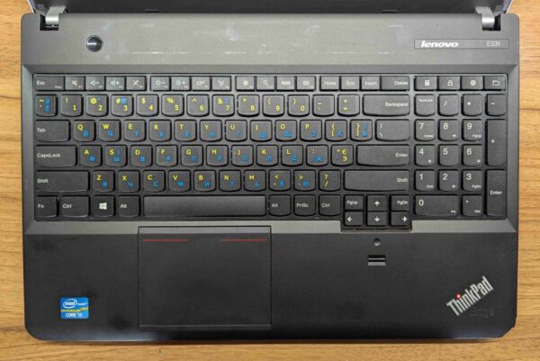 Ноутбук Б-клас Lenovo ThinkPad Edge E531 / 15.6" (1366x768) TN / Intel Core i5-3230M (2 (4) ядра по 2.6 - 3.2 GHz) / 8 GB DDR3 / 240 GB SSD / Intel HD Graphics 4000 / WebCam / Fingerprint / Windows 10 - Зображення 3