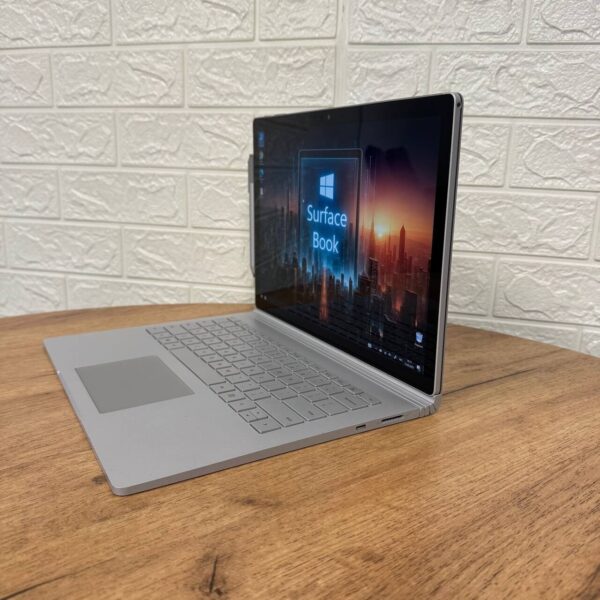 Ультрабук-трансформер Б-клас Microsoft Surface Book 2 / 13.5" (3000x2000) IPS Touch / Intel Core i5-7300U (2 (4) ядра по 2.6 - 3.5 GHz) / 8 GB DDR4 / 128 GB SSD NVMe / Intel HD Graphics 620 / WebCam - Зображення 5