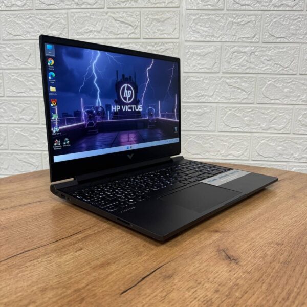 Ігровий ноутбук Б-клас HP Victus Gaming 15-fb0003nr / 15.6" (1920x1080) IPS / AMD Ryzen 5 5600H (6 (12) ядра по 3.3 - 4.2 GHz) / 16 GB DDR4 / 512 GB SSD NVMe / AMD Radeon RX 6500M, 4 GB GDDR6, 64-bit / WebCam - Зображення 4