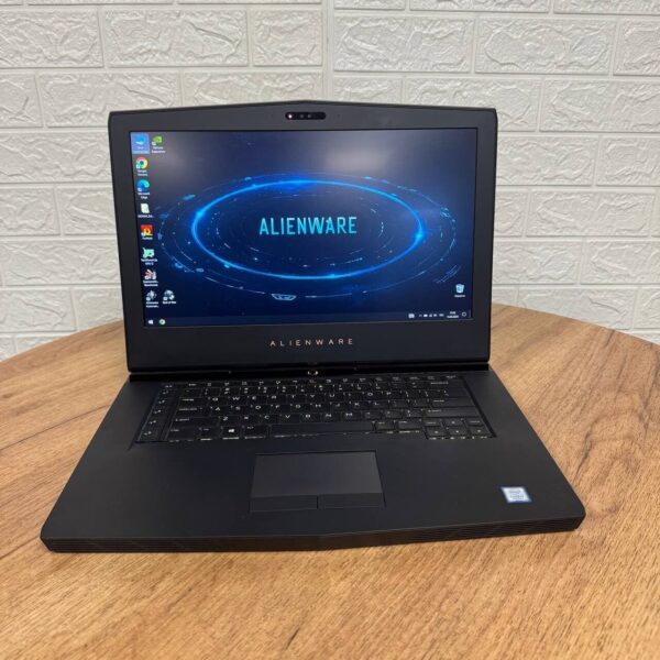 Ігровий ноутбук Б-клас Dell Alienware 15 R3 / 15.6" (1920x1080) IPS / Intel Core i7-7700HQ (4 (8) ядра по 2.8 - 3.8 GHz) / 16 GB DDR4 / 128 GB SSD NVMe + 1000 GB HDD / nVidia GeForce GTX 1070, 8 GB GDDR5, 256-bit / WebCam - Зображення 2