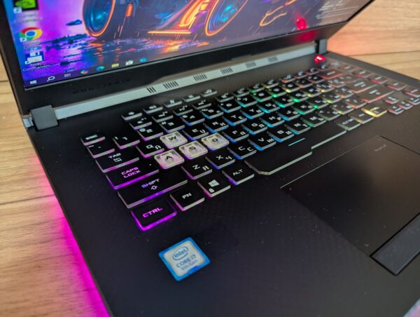 Ігровий ноутбук Asus ROG Strix G533Z / 15.6" (1920x1080) IPS / Intel Core i7-9750H (6 (12) ядер по 2.6 - 4.5 GHz) / 16 GB DDR4 / 1000 GB SSD / nVidia GeForce RTX 2070, 8 GB GDDR6, 256-bit / WebCam / Windows 10 - Зображення 7
