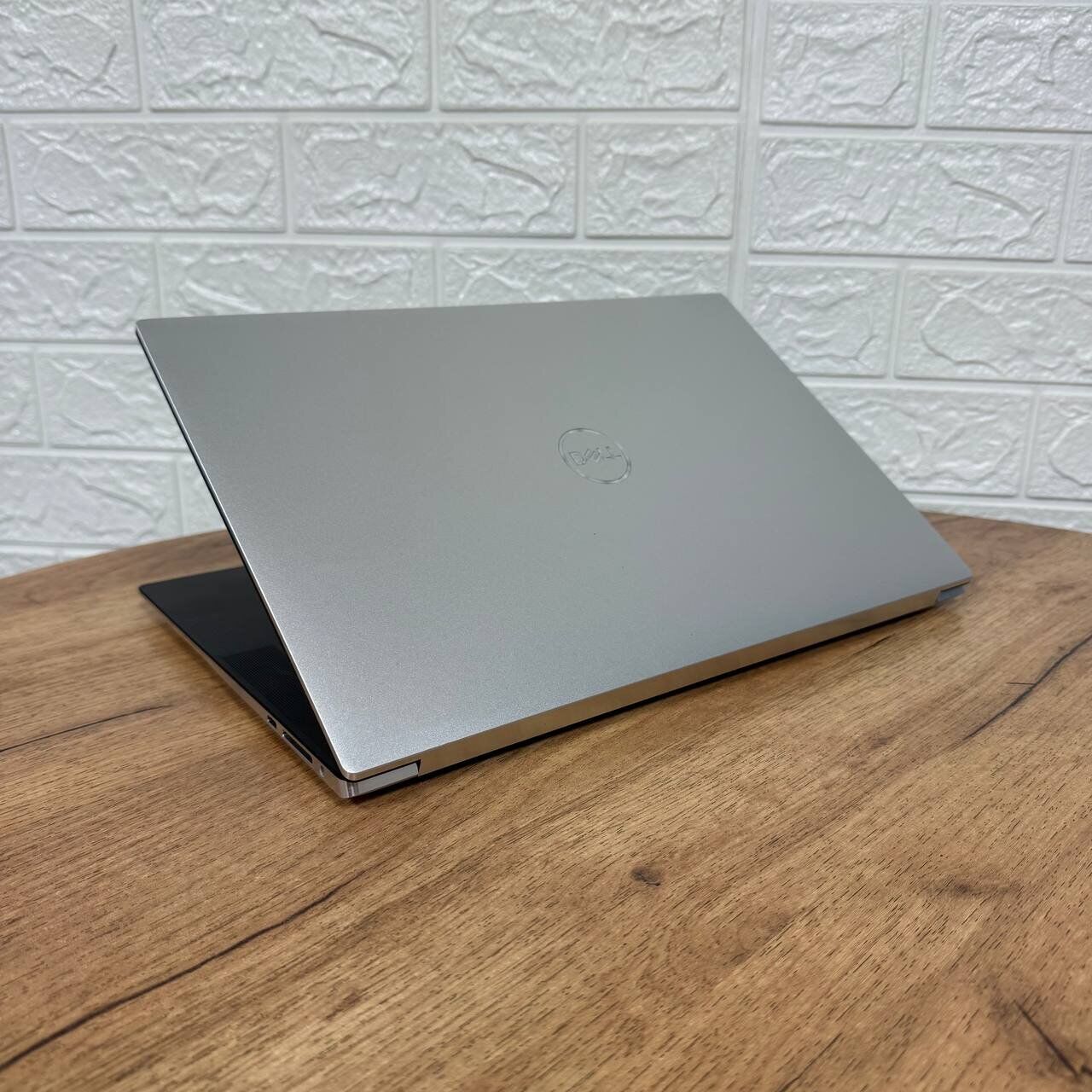 Ігровий ноутбук Б-клас Dell XPS 15 9500 / 15.6" (1920x1080) IPS / Intel Core i7-10750H (6 (12) ядра по 2.6 - 5.0 GHz) / 32 GB DDR4 / 1000 GB SSD NVMe / nVidia GeForce GTX 1650 Ti, 4 GB GDDR6, 128-bit / WebCam - Зображення 6