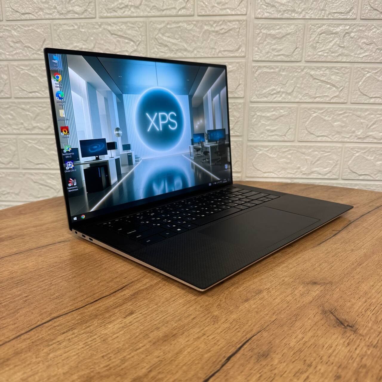 Ігровий ноутбук Б-клас Dell XPS 15 9500 / 15.6" (1920x1080) IPS / Intel Core i7-10750H (6 (12) ядра по 2.6 - 5.0 GHz) / 32 GB DDR4 / 1000 GB SSD NVMe / nVidia GeForce GTX 1650 Ti, 4 GB GDDR6, 128-bit / WebCam - Зображення 4