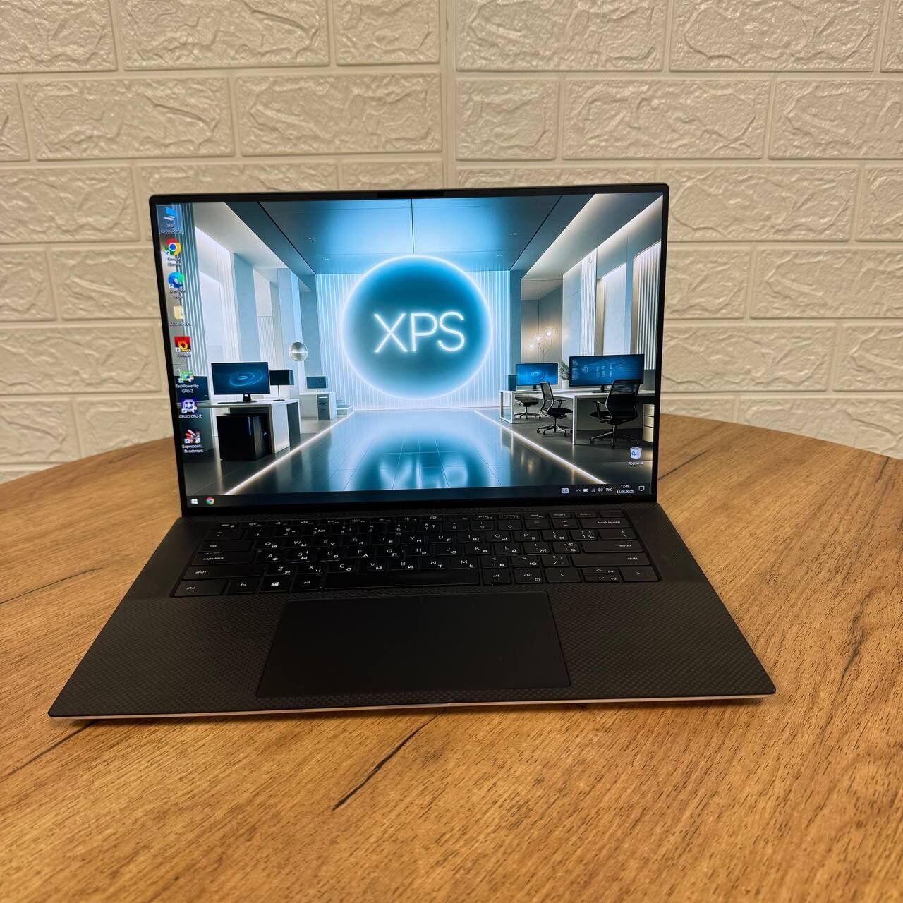 Ігровий ноутбук Б-клас Dell XPS 15 9500 / 15.6" (1920x1080) IPS / Intel Core i7-10750H (6 (12) ядра по 2.6 - 5.0 GHz) / 32 GB DDR4 / 1000 GB SSD NVMe / nVidia GeForce GTX 1650 Ti, 4 GB GDDR6, 128-bit / WebCam - Зображення 2