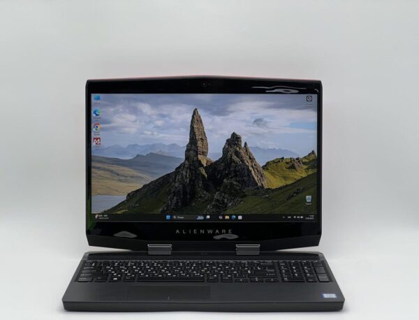 Ігровий ноутбук Dell Alienware m15 / 15.6" (1920x1080) IPS / Intel Core i7-8750H (6 (12) ядер по 2.2 - 4.1 GHz) / 16 GB DDR4 / 480 GB SSD / nVidia GeForce GTX 1070 Max-Q, 8 GB GDDR5, 256-bit / WebCam - Зображення 2