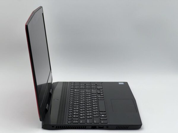 Ігровий ноутбук Dell Alienware m15 / 15.6" (1920x1080) IPS / Intel Core i7-8750H (6 (12) ядер по 2.2 - 4.1 GHz) / 16 GB DDR4 / 480 GB SSD / nVidia GeForce GTX 1070 Max-Q, 8 GB GDDR5, 256-bit / WebCam - Зображення 3