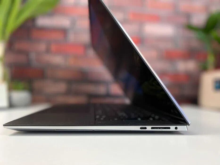 Ігровий ноутбук Dell Precision 5560 / 15.6" (1920x1080) IPS / Intel Core i9-11950H (8 (16) ядeр по 2.6 - 5.0 GHz) / 32 GB DDR4 / 1000 GB SSD M.2 / nVidia RTX A2000, 4 GB GDDR6, 128-bit / WebCam / Win 10 Pro + безпровідна миша - Зображення 5