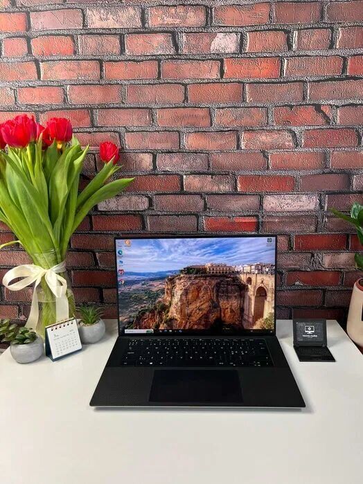 Ігровий ноутбук Dell Precision 5560 / 15.6" (1920x1080) IPS / Intel Core i9-11950H (8 (16) ядeр по 2.6 - 5.0 GHz) / 32 GB DDR4 / 1000 GB SSD M.2 / nVidia RTX A2000, 4 GB GDDR6, 128-bit / WebCam / Win 10 Pro + безпровідна миша - Зображення 2