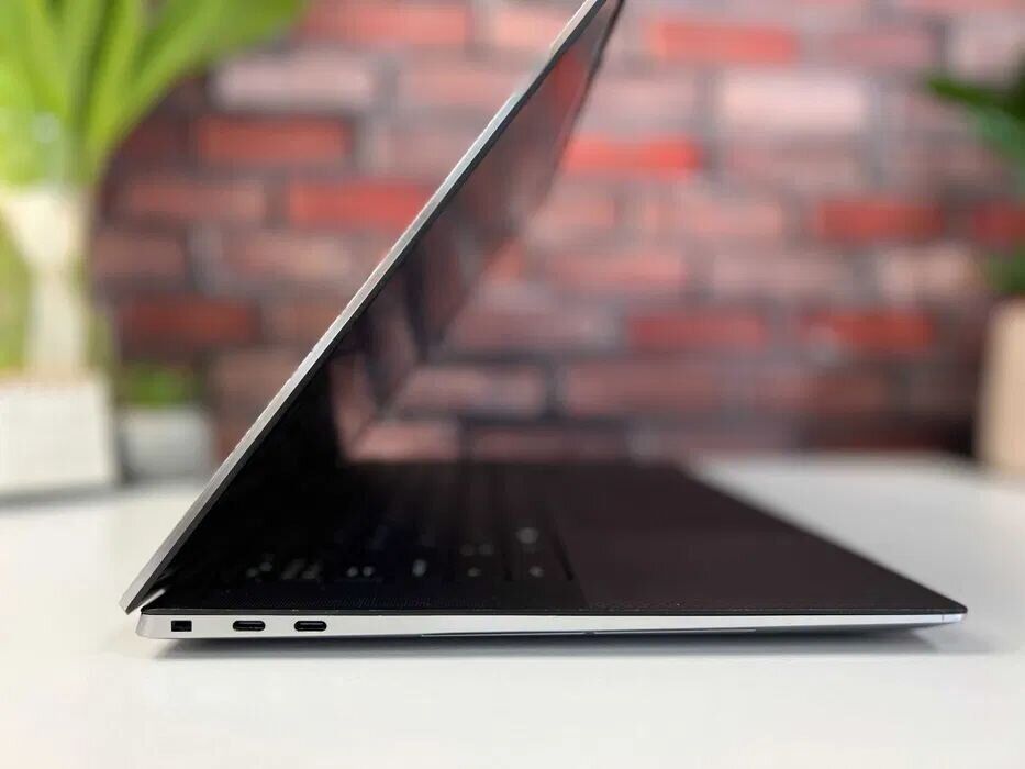 Ігровий ноутбук Dell Precision 5560 / 15.6" (1920x1080) IPS / Intel Core i9-11950H (8 (16) ядeр по 2.6 - 5.0 GHz) / 32 GB DDR4 / 1000 GB SSD M.2 / nVidia RTX A2000, 4 GB GDDR6, 128-bit / WebCam / Win 10 Pro + безпровідна миша - Зображення 4