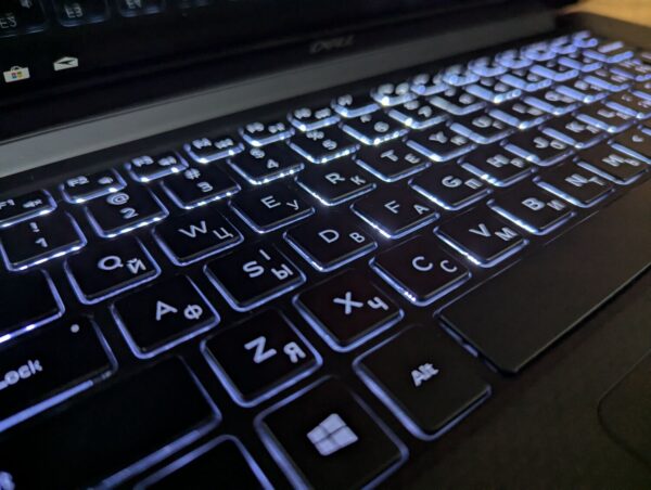Ігровий ноутбук Dell XPS 15 7590 / 15.6" (3840x2160) IPS / Intel Core i7-9750H (6 (12) ядер по 2.6 - 4.5 GHz) / 32 GB DDR4 / 500 GB SSD / nVidia GeForce GTX 1650, 4 GB GDDR6, 128-bit / WebCam / Windows 10 - Зображення 6