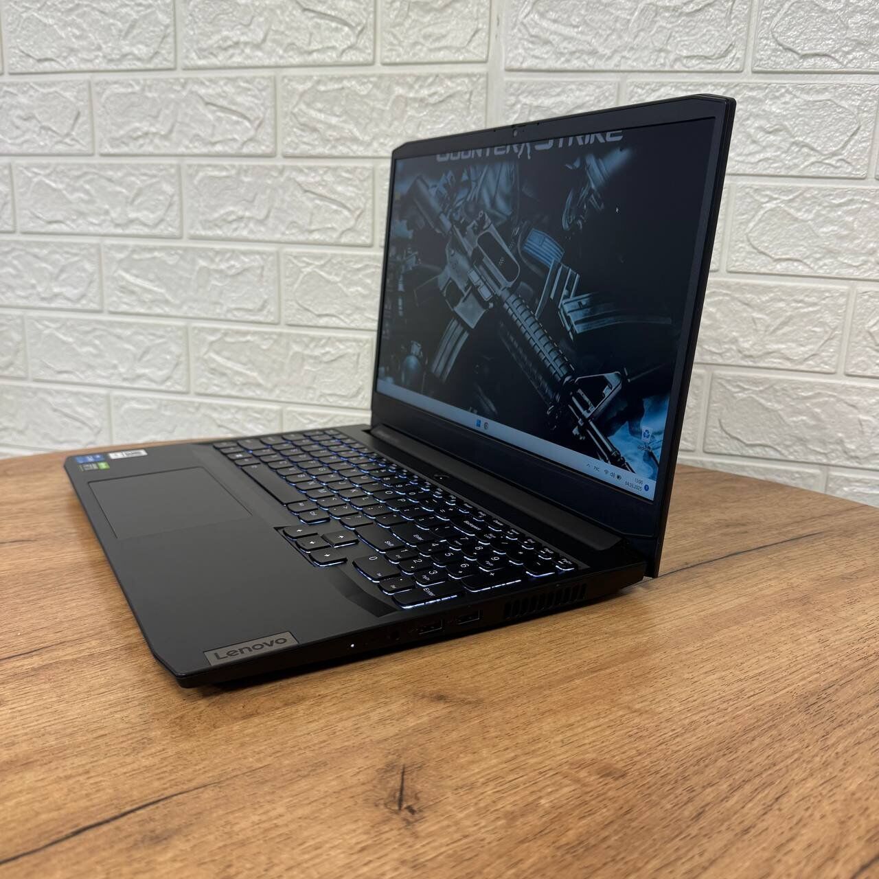 Ігровий ноутбук Lenovo IdeaPad Gaming 3 15IHU6 / 15.6" (1920x1080) IPS / Intel Core i5-11300H (4 (8) ядра по 2.6 - 4.4 GHz) / 8 GB DDR4 / 256 GB SSD NVMe / nVidia GeForce RTX 3050, 4 GB GDDR6, 128-bit / WebCam - Зображення 5