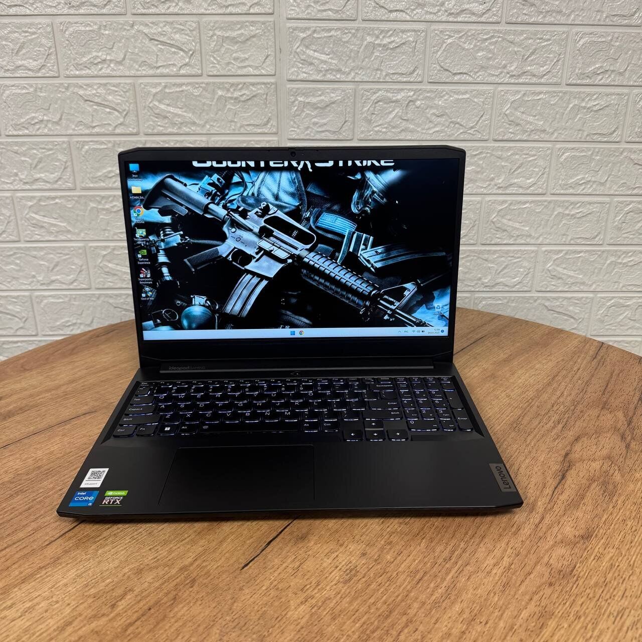 Ігровий ноутбук Lenovo IdeaPad Gaming 3 15IHU6 / 15.6" (1920x1080) IPS / Intel Core i5-11300H (4 (8) ядра по 2.6 - 4.4 GHz) / 8 GB DDR4 / 256 GB SSD NVMe / nVidia GeForce RTX 3050, 4 GB GDDR6, 128-bit / WebCam - Зображення 2