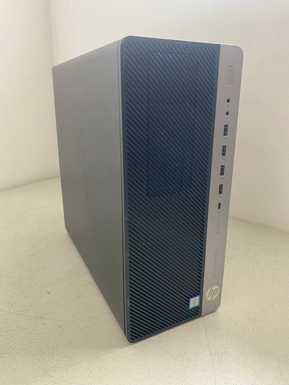 Комп'ютер HP EliteDesk 800 G3 Tower / Intel Core i7-7700 (4 (8) ядра по 3.6 - 4.2 GHz) / 16 GB DDR4 / 256 GB SSD / nVidia GeForce GTX 1050 Ti, 4 GB GDDR5, 128-bit - Зображення 3