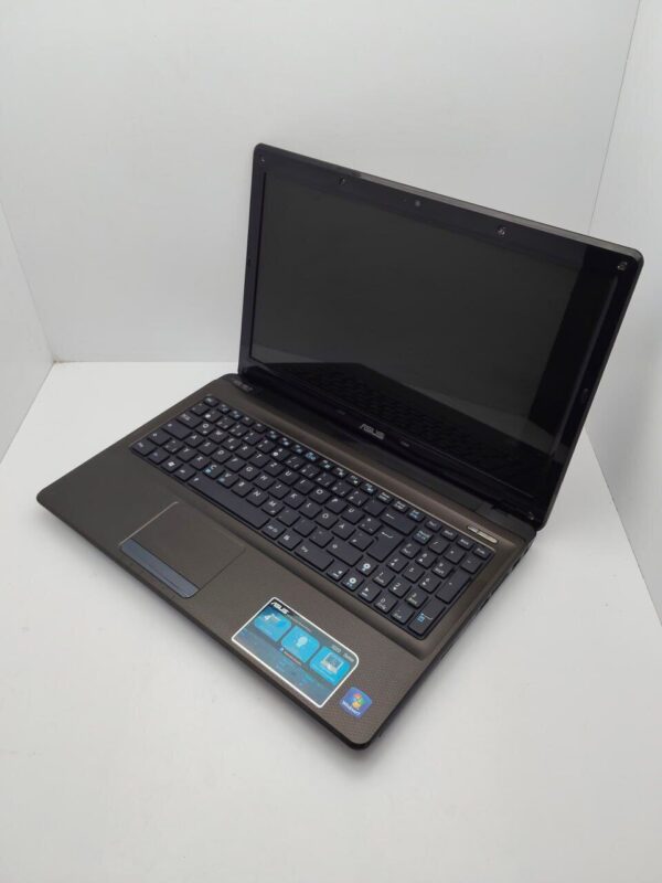 Ноутбук Asus K52 / 15.6" (1366x768) TN / Intel Core i3-350M (2 (4) ядра по 2.26 GHz) / 6 GB DDR3 / 320 GB HDD / AMD Radeon HD 5400 / WebCam - Зображення 4